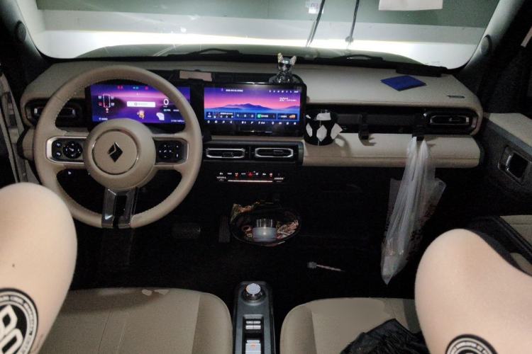 Used Baojun Spark 2023 Intelligent Premium Edition Center Console