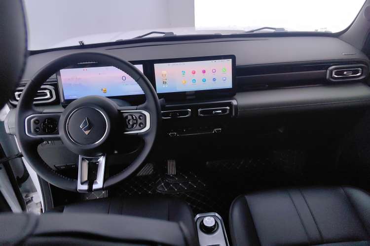 Used Baojun Spark 2023 Intelligent Premium Edition Center Console