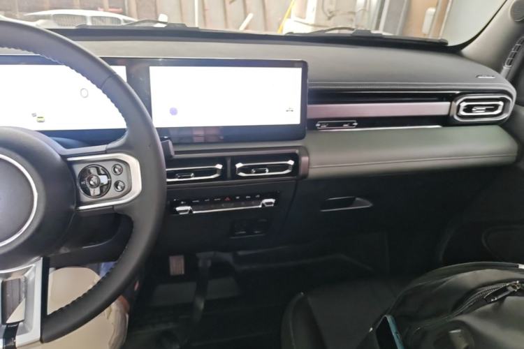 Used Baojun Spark 2023 Intelligent Premium Edition Center Console