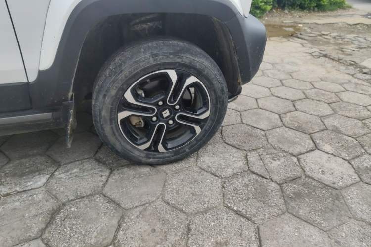 Used Baojun Spark 2023 Flagship Edition Right Front Wheel Hub