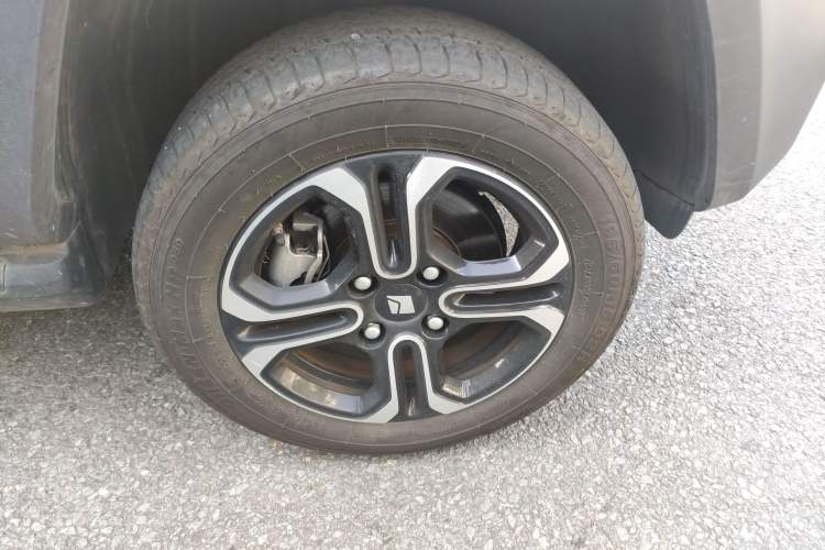 Used Baojun Spark 2023 Flagship Edition Right Front Wheel Hub