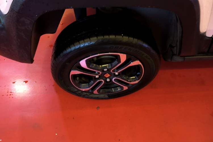 Used Baojun Spark 2023 Flagship Edition Right Rear Wheel Hub