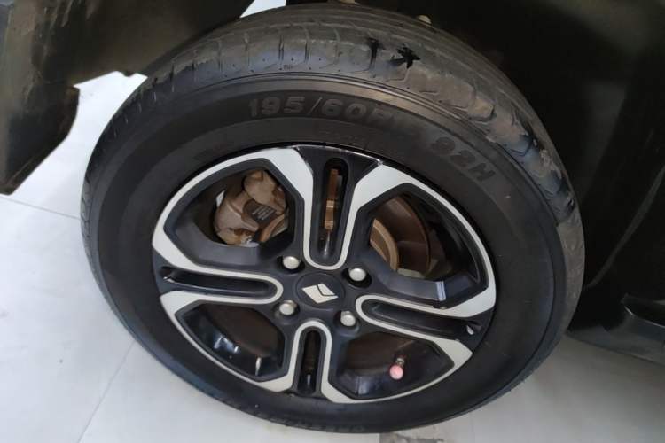 Used Baojun Spark 2023 Flagship Edition Right Rear Wheel Hub