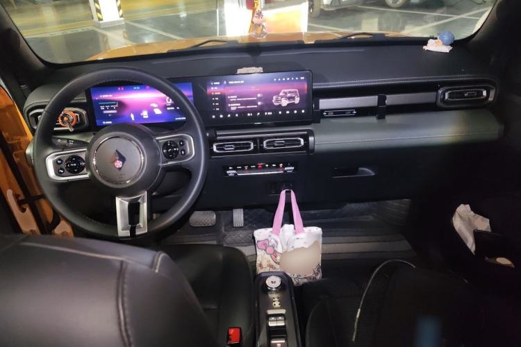 Used Baojun Spark 2023 Intelligent Premium Edition Center Console