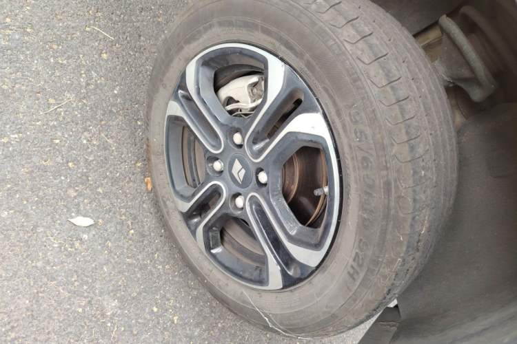 Used Baojun Spark 2023 Flagship Edition Right Front Wheel Hub