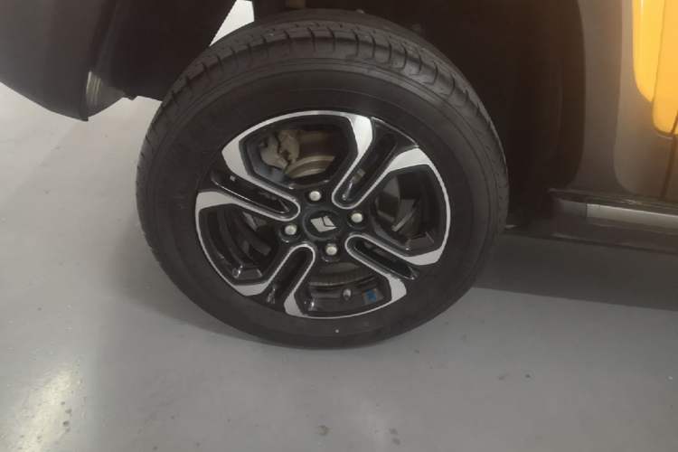 Used Baojun Spark 2023 Flagship Edition Right Rear Wheel Hub