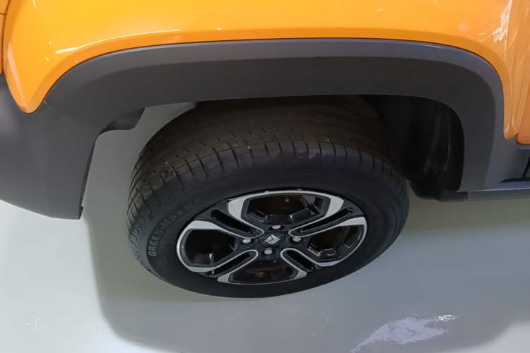 Used Baojun Spark 2023 Flagship Edition Right Rear Wheel Hub