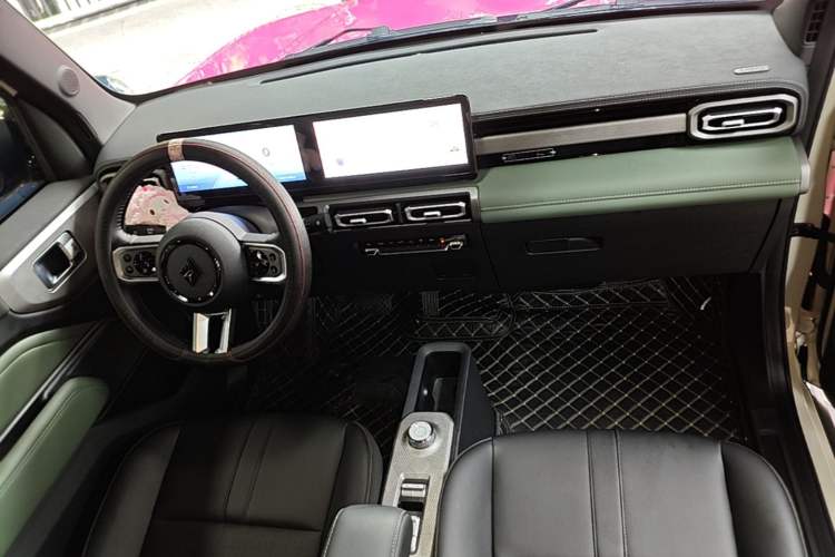Used Baojun Spark 2024 Intelligent Premium Edition Center Console