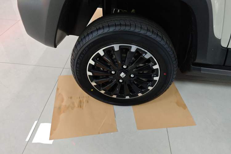 Used Baojun Spark 2024 Flagship Edition Right Rear Wheel Hub