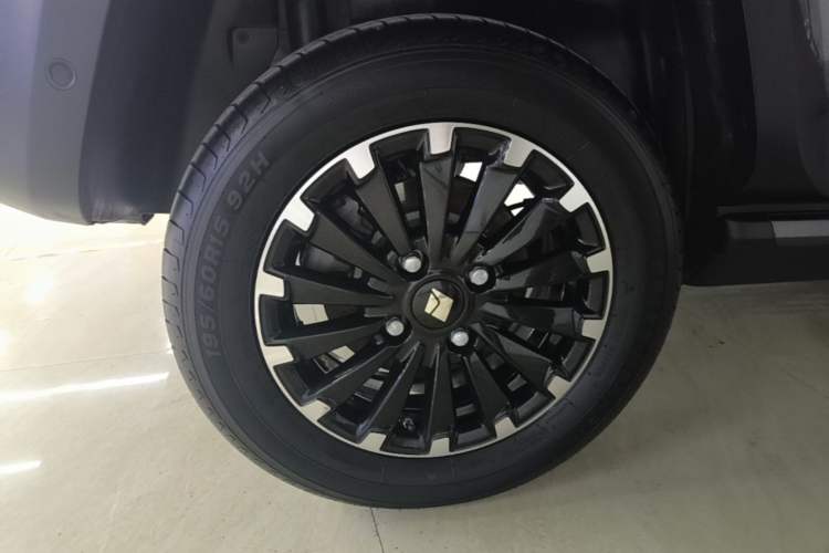Used Baojun Spark 2024 Intelligent Premium Edition Right Rear Wheel Hub