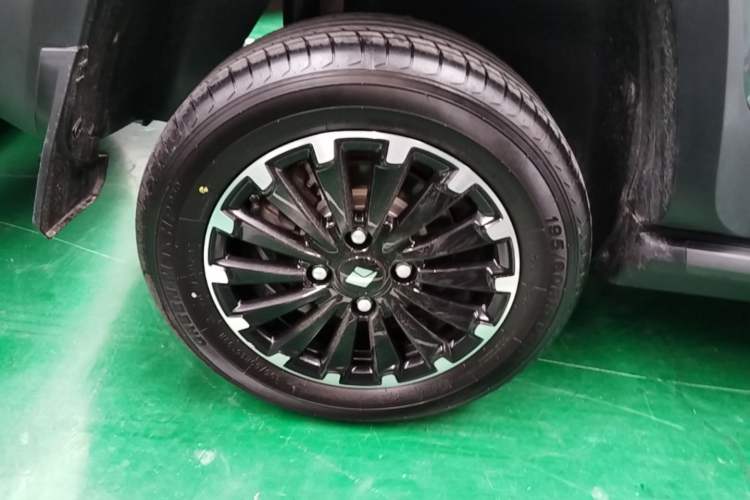 Used Baojun Spark 2024 Flagship Edition Right Rear Wheel Hub
