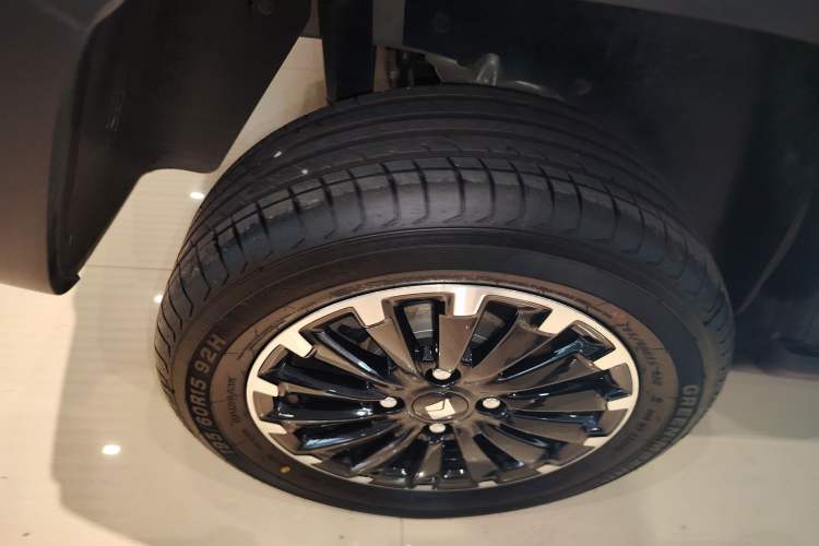 Used Baojun Spark 2024 Flagship Edition Right Rear Wheel Hub
