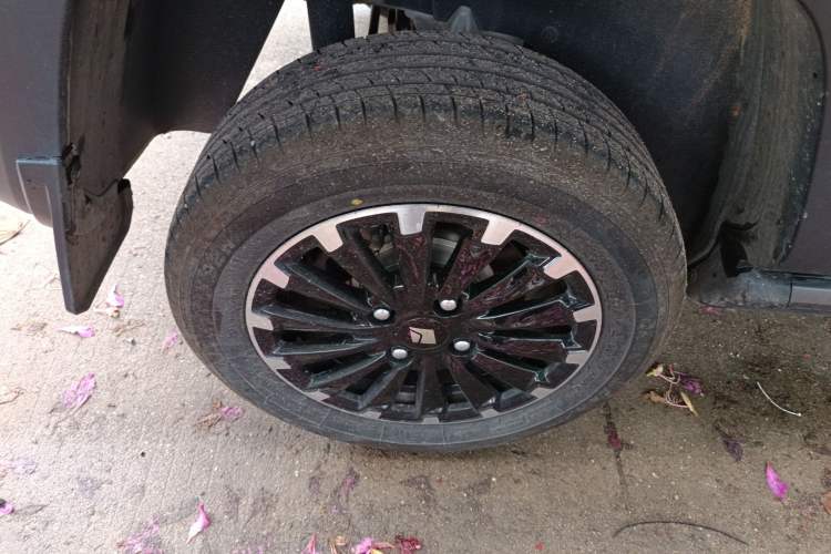 Used Baojun Spark 2024 Flagship Edition Right Rear Wheel Hub