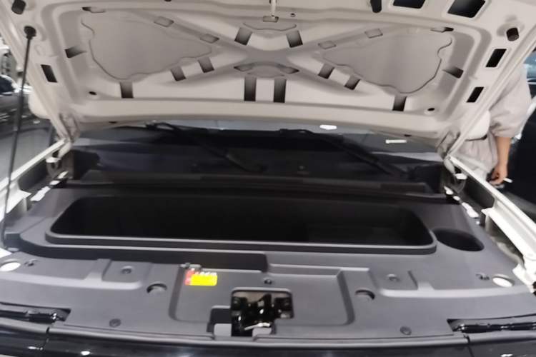 Used Baojun Spark 2024 Flagship Edition Engine Bay