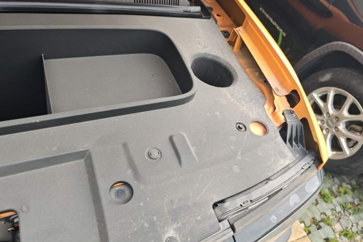 Used Baojun Spark 2024 Flagship Edition Engine Bay Left