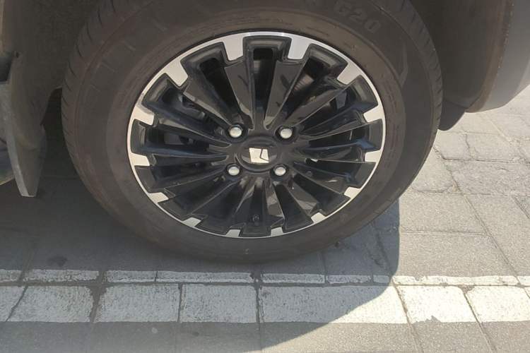 Used Baojun Spark 2024 Flagship Edition Right Front Wheel Hub