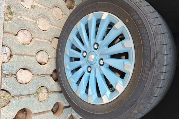 Used Baojun Spark 2025 Model 2nd Anniversary Edition Right Front Wheel Hub