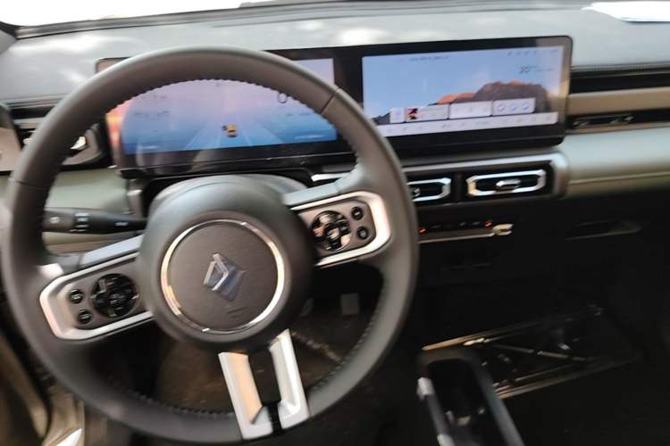 Used Baojun Spark 2025 Model 2nd Anniversary Edition Center Console