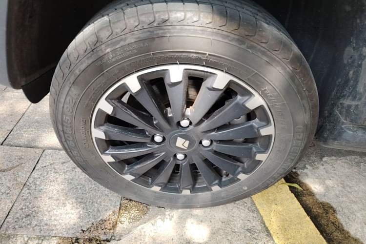 Used Baojun Spark 2025 Model 2nd Anniversary Edition Left Front Wheel Hub