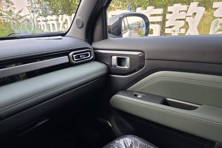 Used Baojun Spark EUV 2026 301km Flagship Edition Interior 5