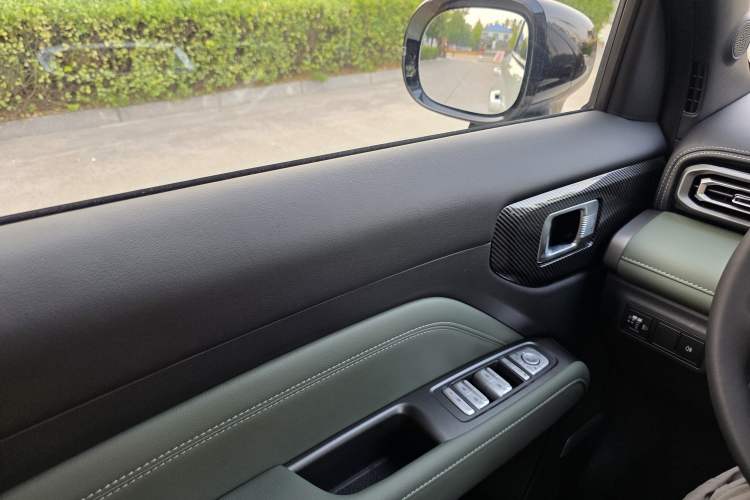 Used Baojun Spark EUV 2026 301km Flagship Edition Interior 9