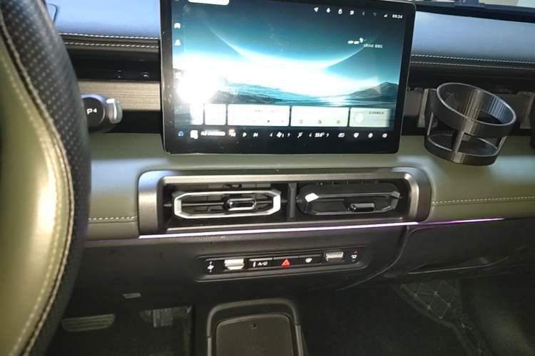 Used Baojun Spark EUV 2024 Flagship Edition 4 Seats Audio And AC Panel