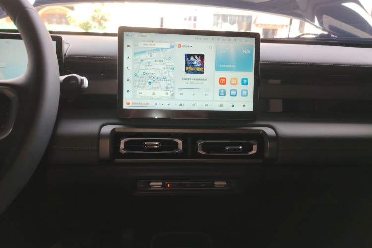 Used Baojun Spark EUV 2024 Prestige Edition 4 Seats Audio And AC Panel