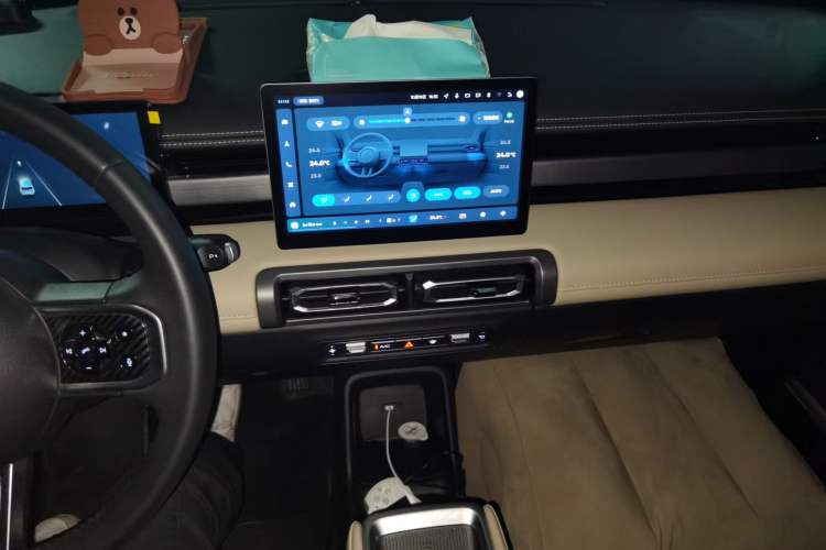 Used Baojun Spark EUV 2024 Prestige Edition 4 Seats Audio And AC Panel