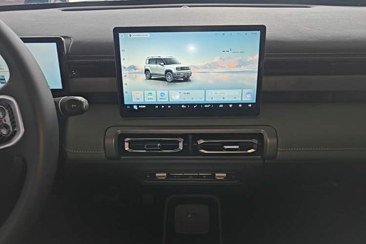 Used Baojun Spark EUV 2024 Prestige Edition 4 Seats Audio And AC Panel