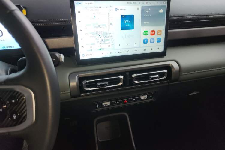 Used Baojun Spark EUV 2024 Prestige Edition 4 Seats Audio And AC Panel