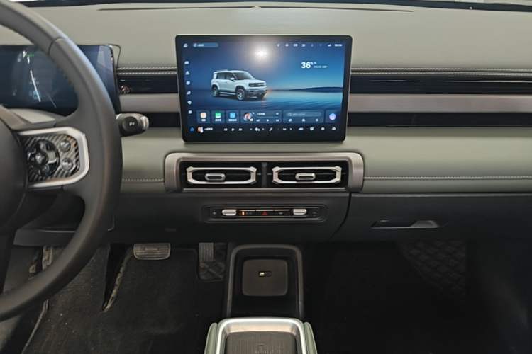 Used Baojun Spark EUV 2024 Prestige Edition 4 Seats Audio And AC Panel