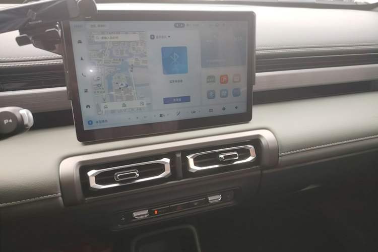 Used Baojun Spark EUV 2024 Prestige Edition 4 Seats Audio And AC Panel