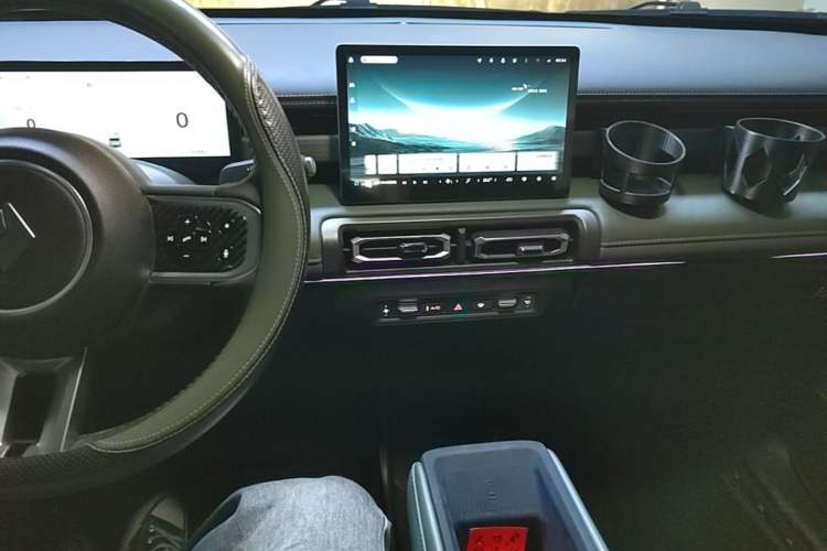 Used Baojun Spark EUV 2024 Flagship Edition 4 Seats Center Console