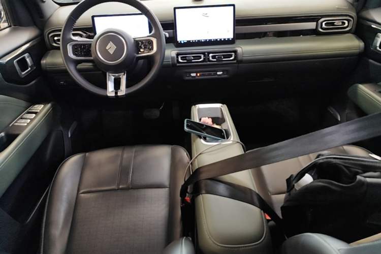 Used Baojun Spark EUV 2024 Prestige Edition 4 Seats Center Console