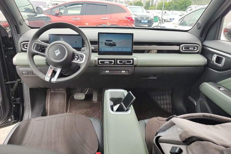 Used Baojun Spark EUV 2024 Prestige Edition 4 Seats Center Console