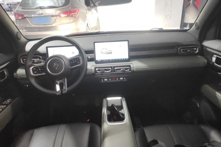 Used Baojun Spark EUV 2024 Prestige Edition 4 Seats Center Console