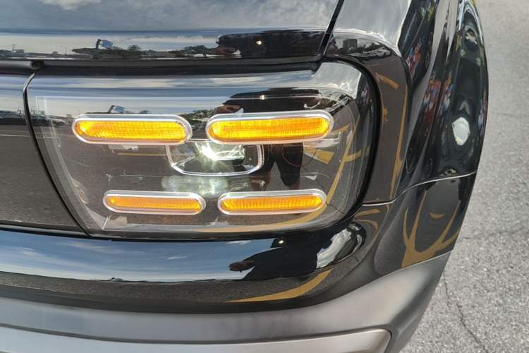 Used Baojun Spark EUV 2024 Flagship Edition 4 Seats Left Front Headlight