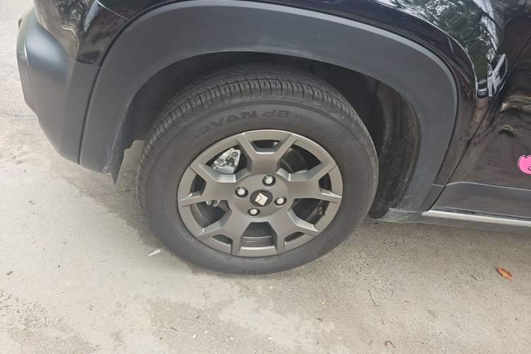 Used Baojun Spark EUV 2024 Flagship Edition 4 Seats Left Front Wheel Hub