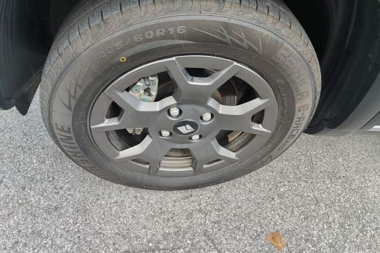 Used Baojun Spark EUV 2024 Flagship Edition 4 Seats Left Front Wheel Hub