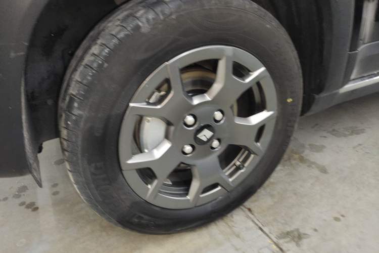 Used Baojun Spark EUV 2024 Prestige Edition 4 Seats Left Front Wheel Hub