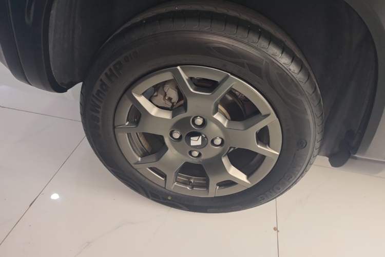 Used Baojun Spark EUV 2024 Flagship Edition 4 Seats Right Rear Wheel Hub