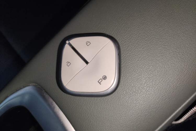 Used Baojun Spark EUV 2024 Prestige Edition 4 Seats Vehicle Key