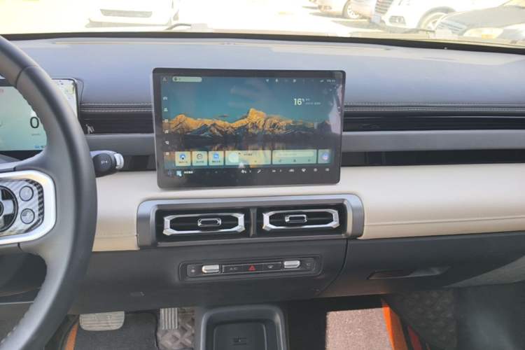 Used Baojun Spark EUV 2024 Prestige Edition 4 Seats Audio And AC Panel