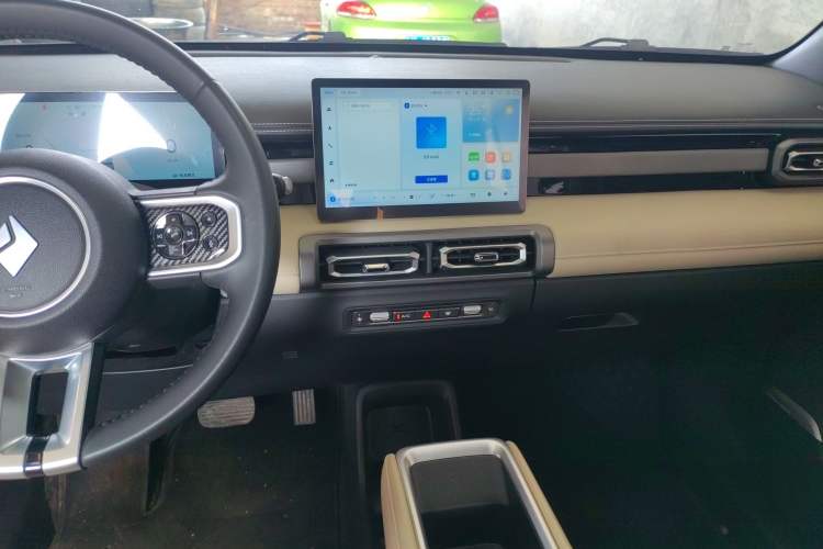 Used Baojun Spark EUV 2024 Prestige Edition 4 Seats Audio And AC Panel