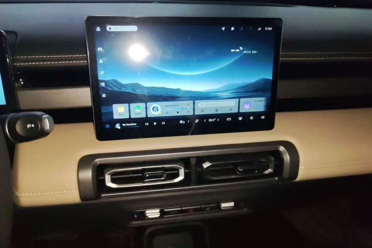 Used Baojun Spark EUV 2024 Flagship Edition 4 Seats Audio And AC Panel