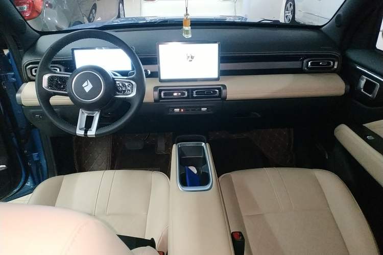 Used Baojun Spark EUV 2024 Flagship Edition 4 Seats Audio And AC Panel