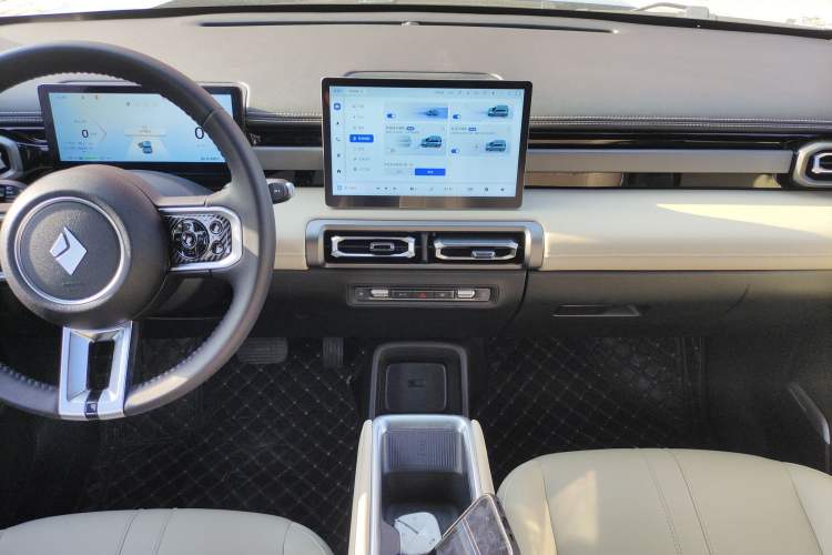 Used Baojun Spark EUV 2024 Prestige Edition 4 Seats Audio And AC Panel