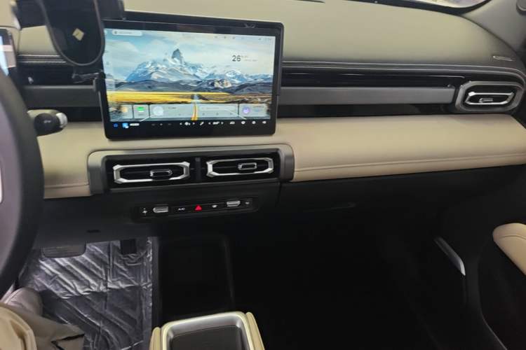 Used Baojun Spark EUV 2024 Flagship Edition 4 Seats Audio And AC Panel