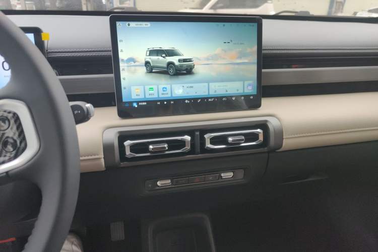 Used Baojun Spark EUV 2024 Prestige Edition 4 Seats Audio And AC Panel