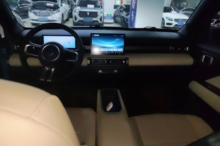 Used Baojun Spark EUV 2024 Flagship Edition 4 Seats Center Console